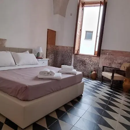Palazzo Donna Chicchi Alojamento de Acomodação e Pequeno-almoço Galatone