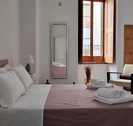 Bed & Breakfast Palazzo Donna Chicchi 4*